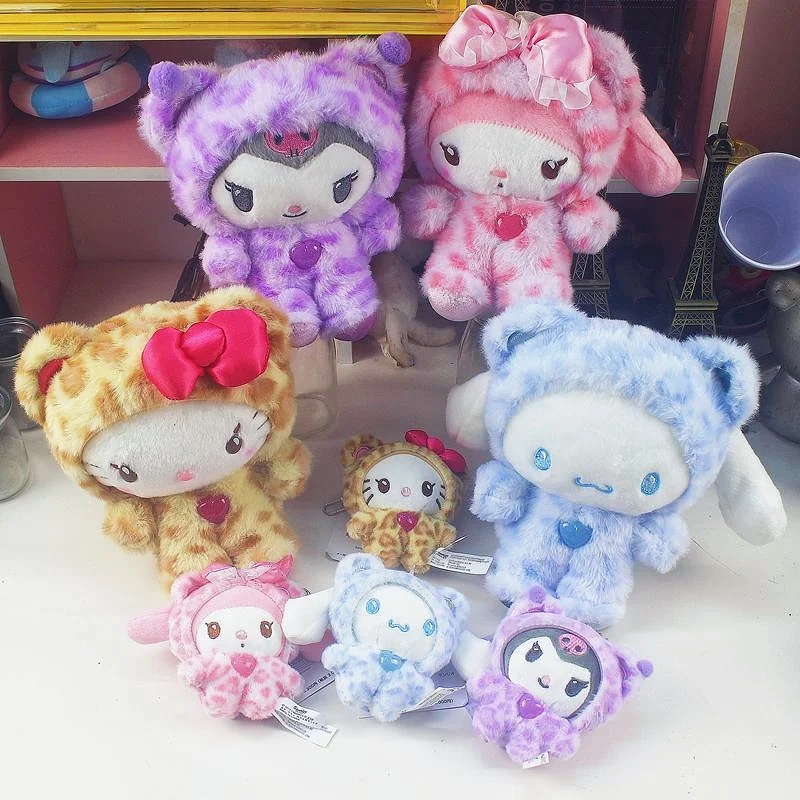 

Лидер продаж Sanrio плюшевые игрушки Hellokity Latte с леопардовым принтом плюшевый мишка серии плюшевые игрушки Kawaii Melody Cinnamoroll украшения C