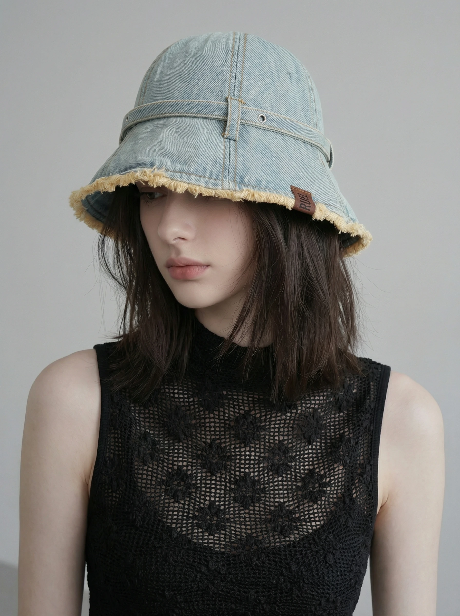 sombrero-de-pescador-de-mezclilla-lavada-con-borde-deshilachado-moderno-y-versatil-para-proteccion-solar-ideal-para-viajes-al-aire-libre-coleccion-naits-keits-primavera-2026