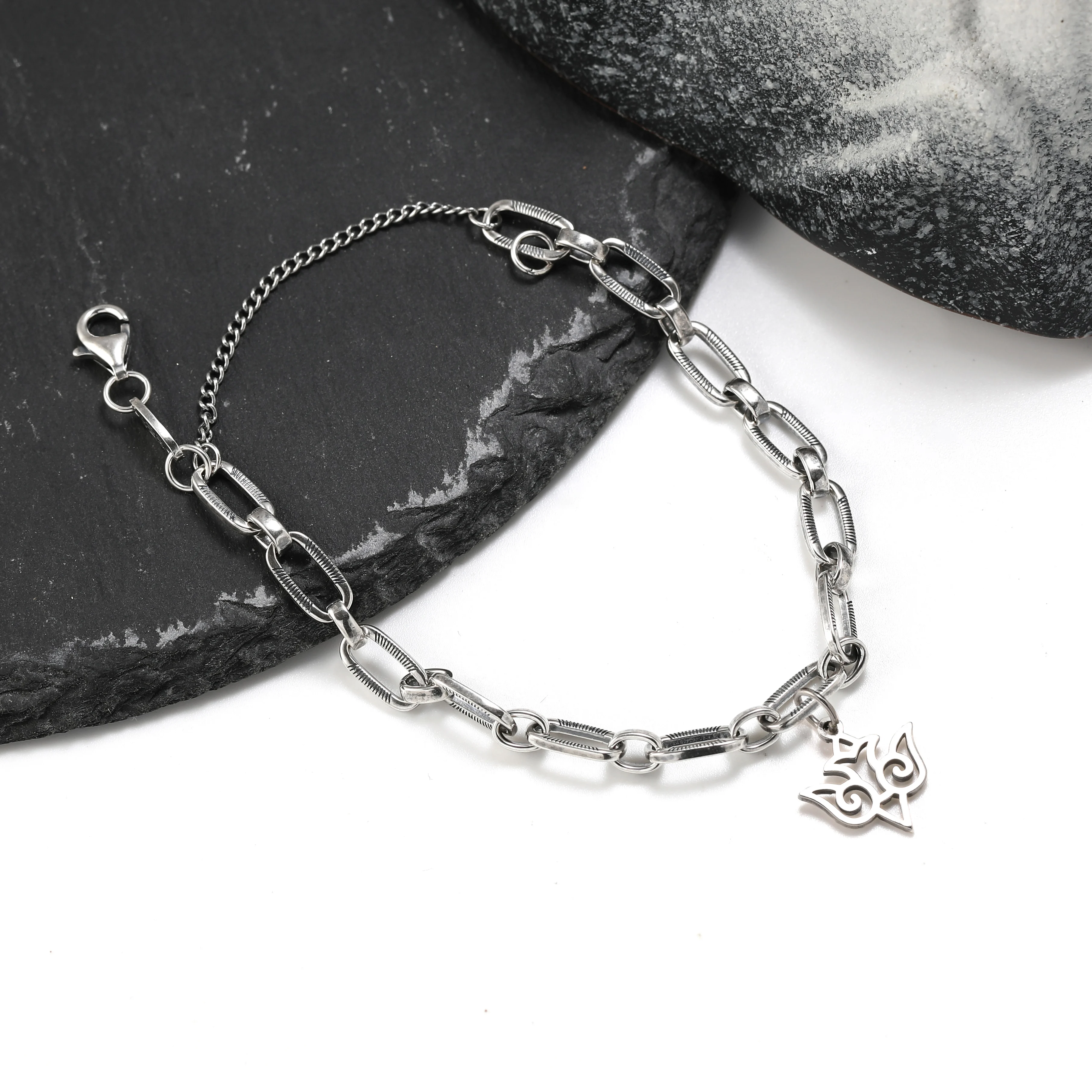 

Authentic 925 sterling silver James Avery Ornate Links Charm Bracelet with Arrows with angel wings pendant