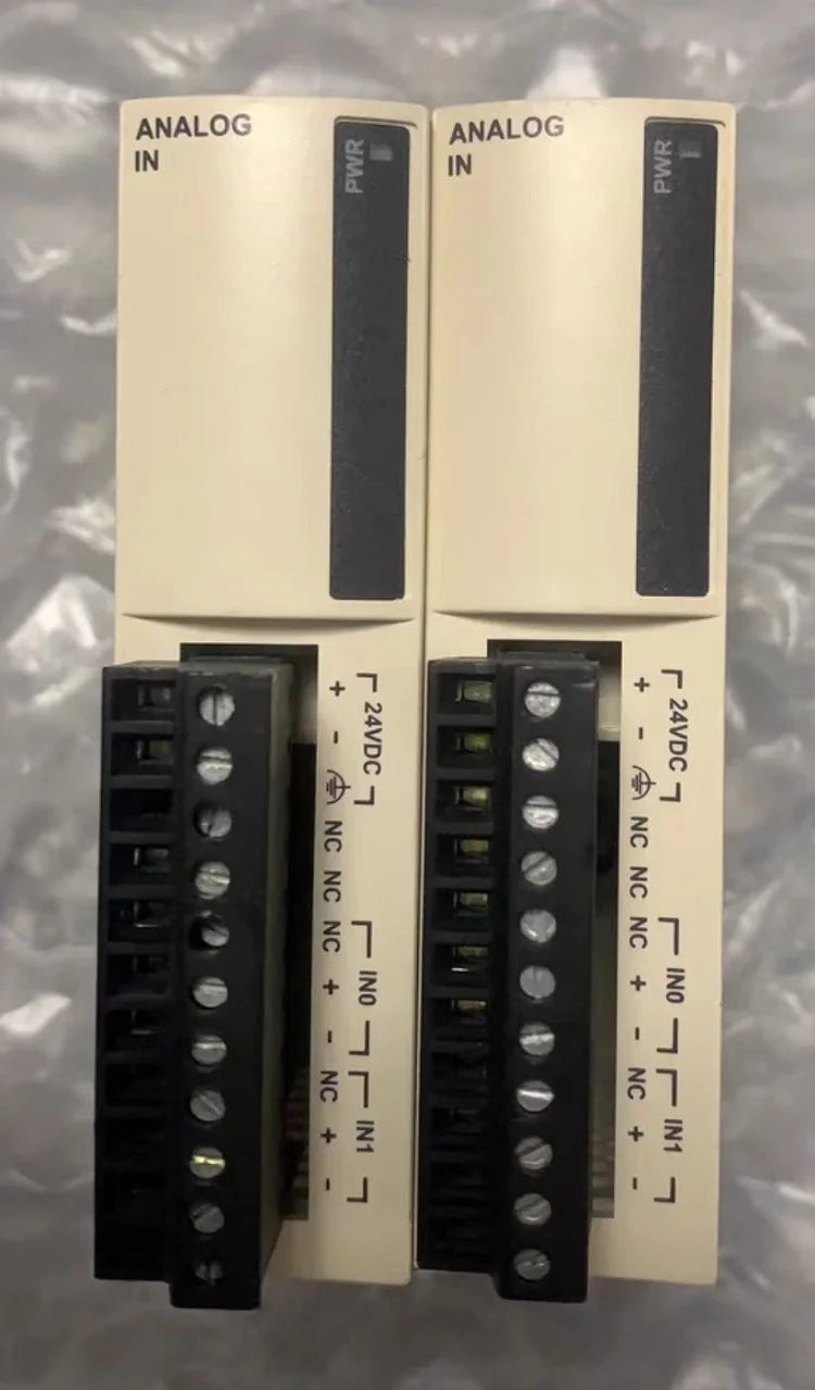 99% novo módulo PLC TM2AMI2HT, boa aparência