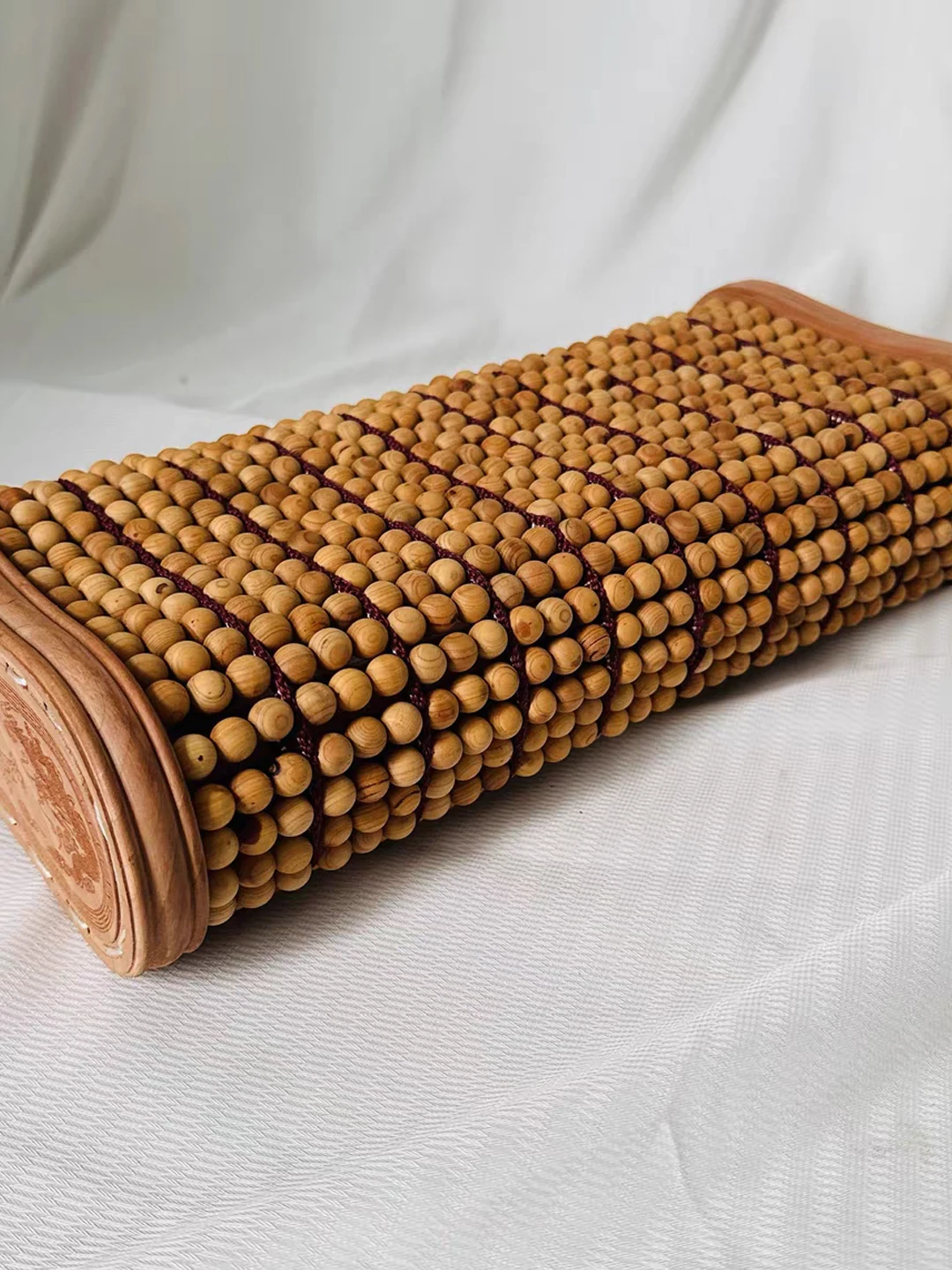 

Natural Aged Cypres Wood Beads Pillow Health Care Wooden Pillow Fragrant Sleeping Aid Breathable Design for Bedroom