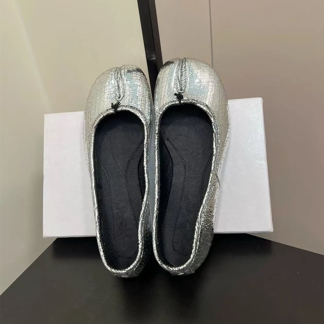 Silver Burst Pattern Tabi Split Toe Single Shoes Women's Genuine Leather Pig Hoof Shoes Flat Ballet Shoes Professional Single l