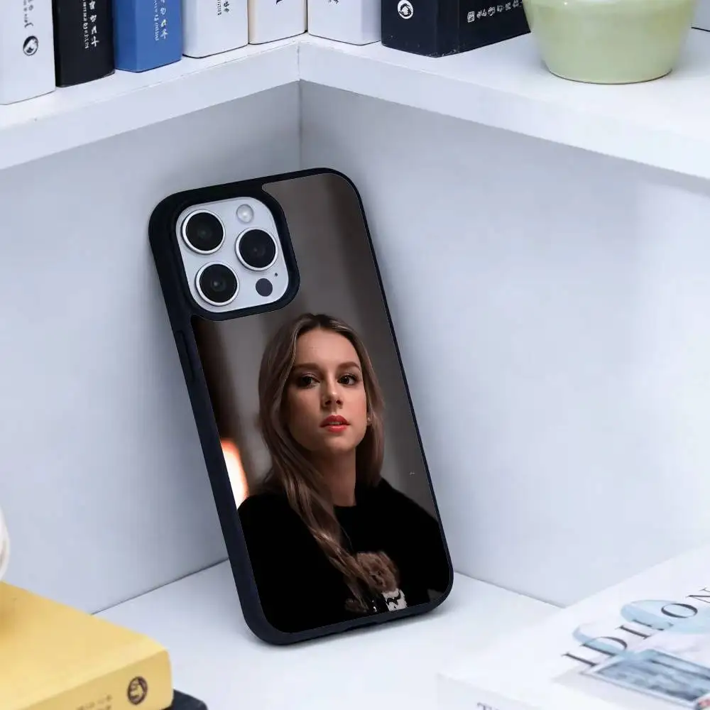 E-Ester Exposito  Phone Case For iPhone 17,16,15,14,13,Pro,Max,Plus,Magnetic For Magsafe Wireless Charging