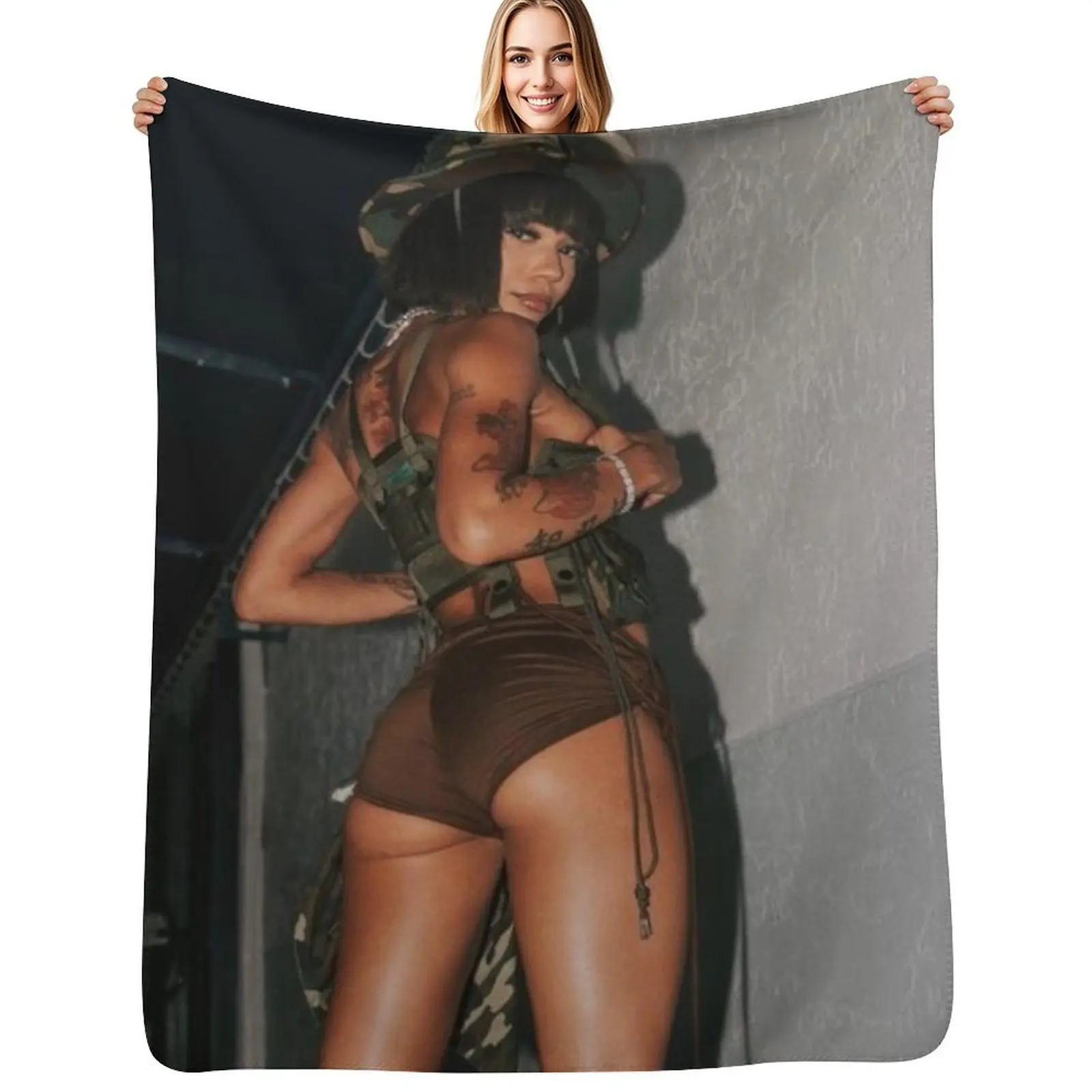 

Coi Leray Throw Blanket Cozy Light Blanket for Travel Camping Picnic