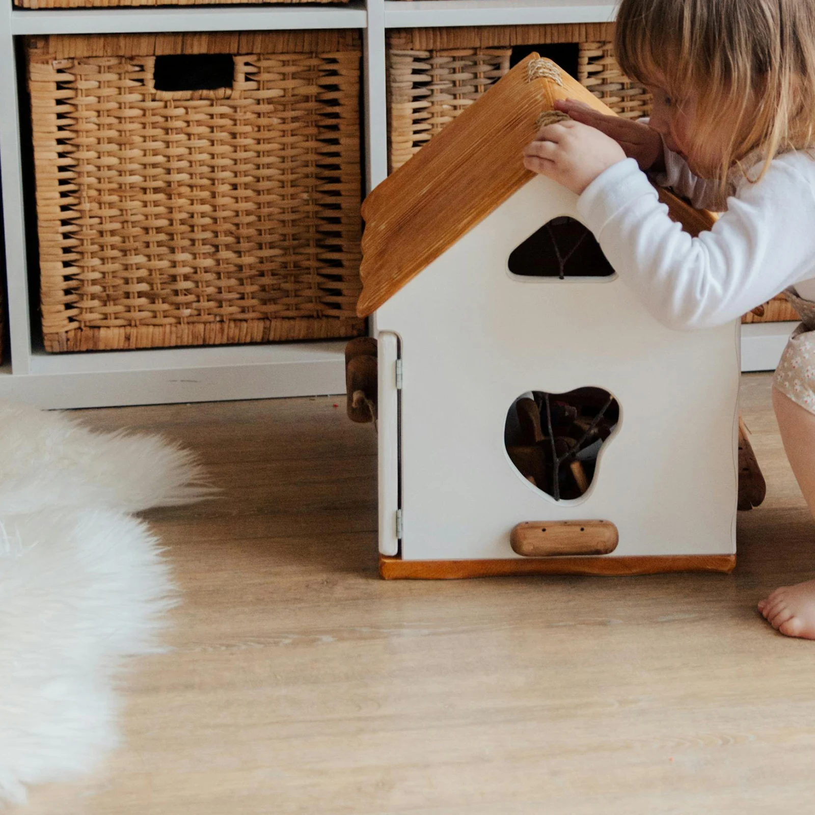 

Creative Faux Wood Grain Plastic Trash Can Household Waste Bucket Bedroom Bathroom Kitchen Garbage Container Reusable