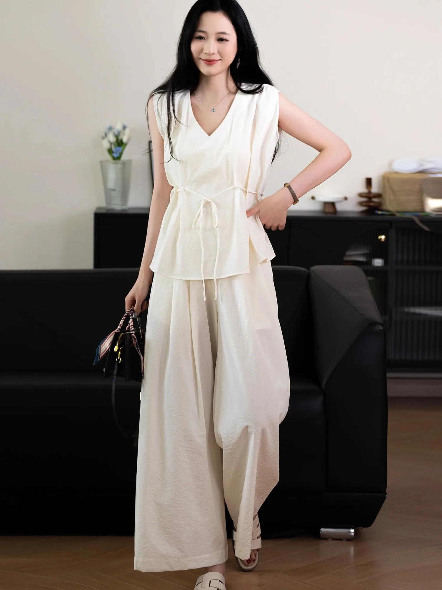 

Женский повседневный комплект из топа и брюк с v-образным вырезом и брюк, легкий и удобный летний наряд из смеси хлопка