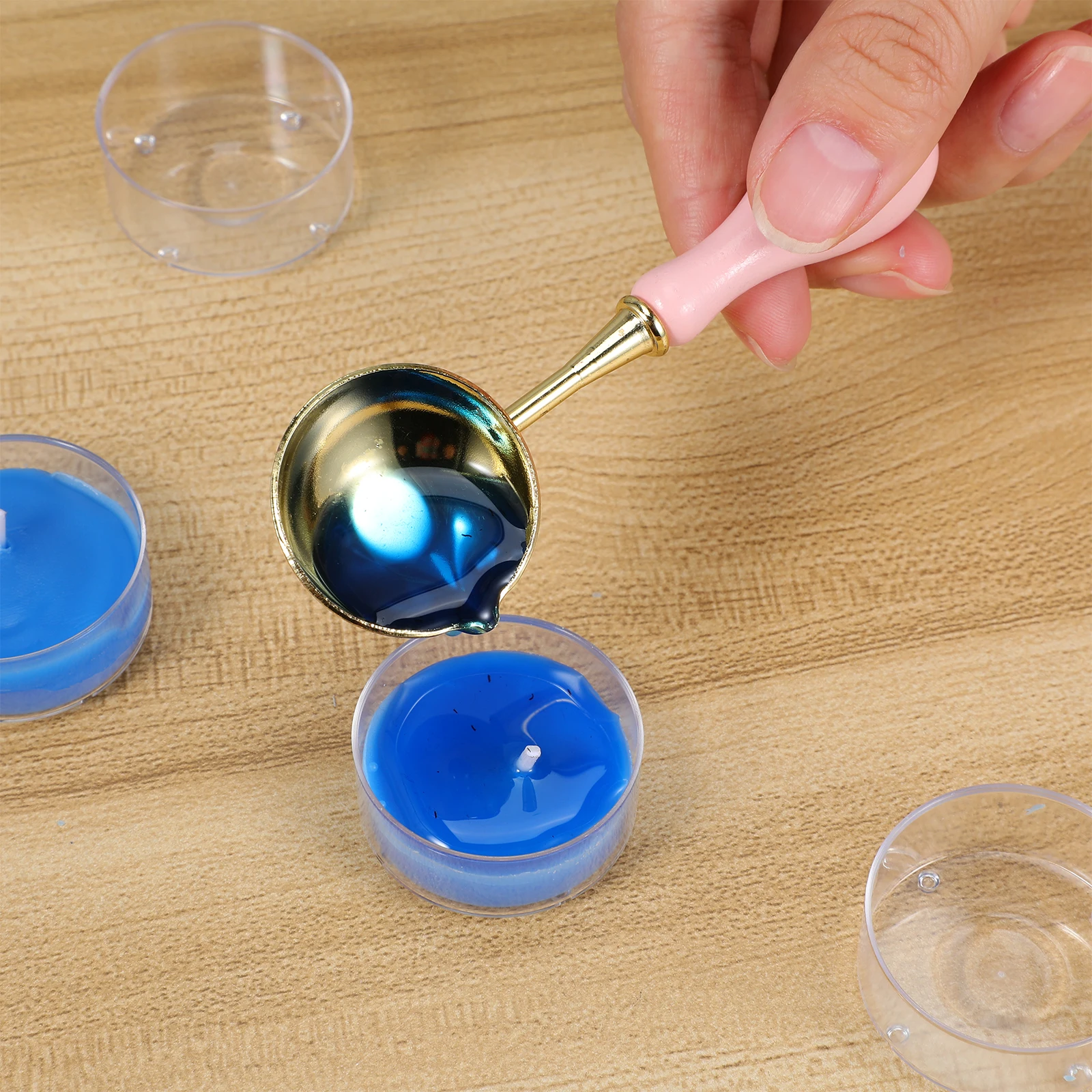 

100 Pcs Holders Round Transparent Cups Steady Base Heat Resistant Votive Containers Plastic Candlesticks LED Lighting