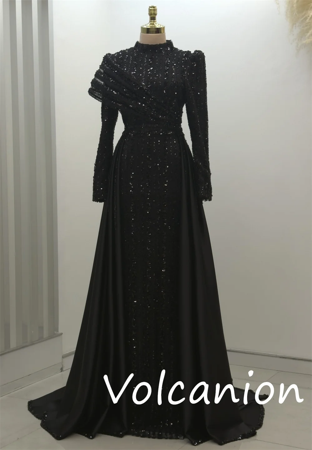 Abiti lunghi personalizzati con colletto a trapezio con pieghe in paillettes Charmeuse di alta qualità Occasioni su misura Sparkle