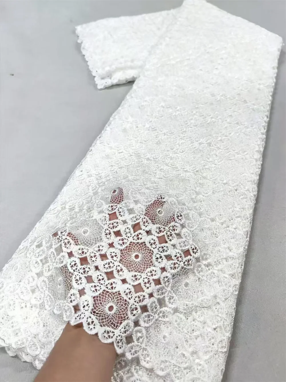 Latest Lace Fabric High Quality 2024 White Lace Embroidered Fabrics Of 5 Yards African Guipure Lace Fabric Luxury Bridal A408-2