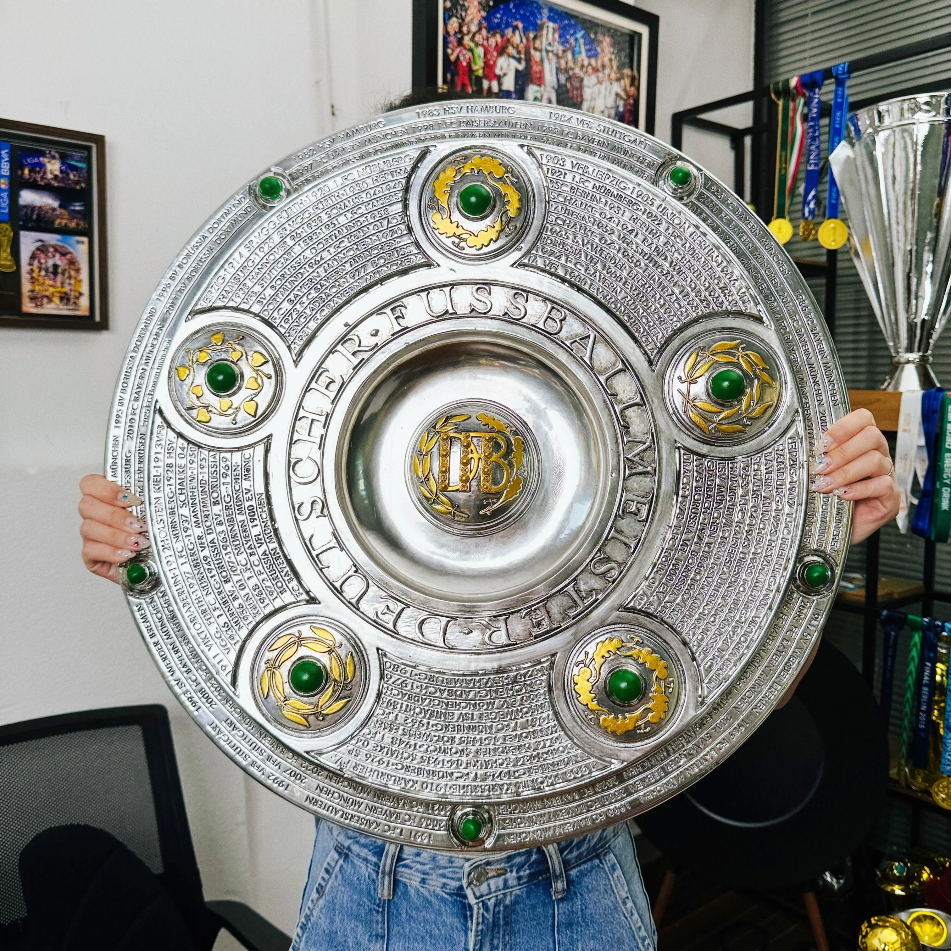 Bundesliga Schale – Die echte Meisterschale im Wohnzimmer: Was Sie wirklich wissen müssen