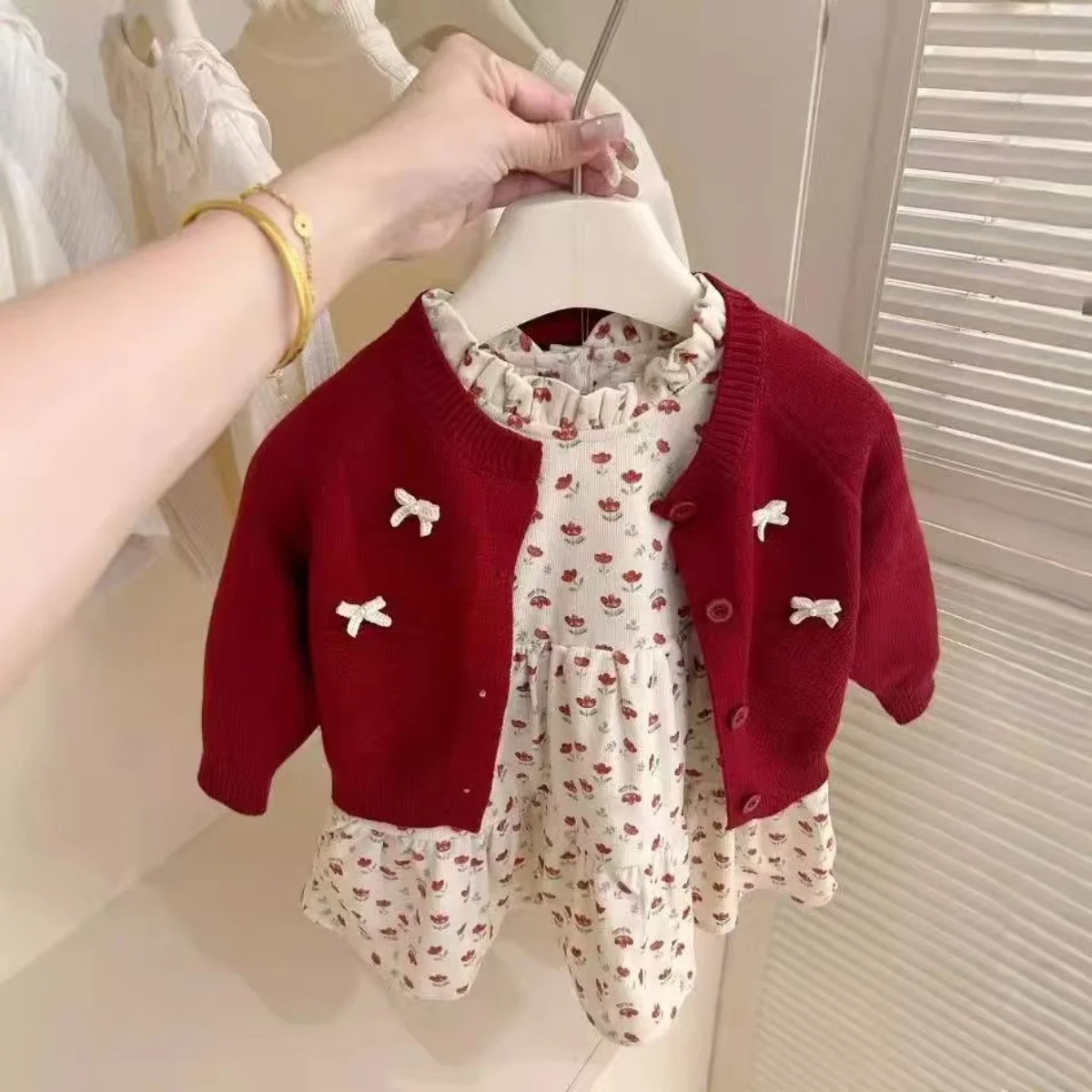 

Sweet Children's Clothing Girls' Early Autumn New Trend Red Bow Sweater Cardigan Baby Floral Skirt Two-piece Set 80-130CM