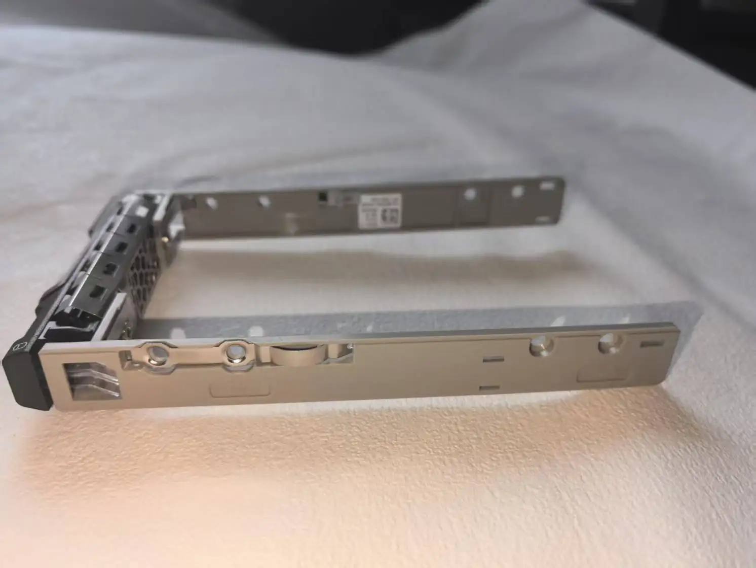 08FKXC SAS/SATA علبة القرص الصلب العلبة