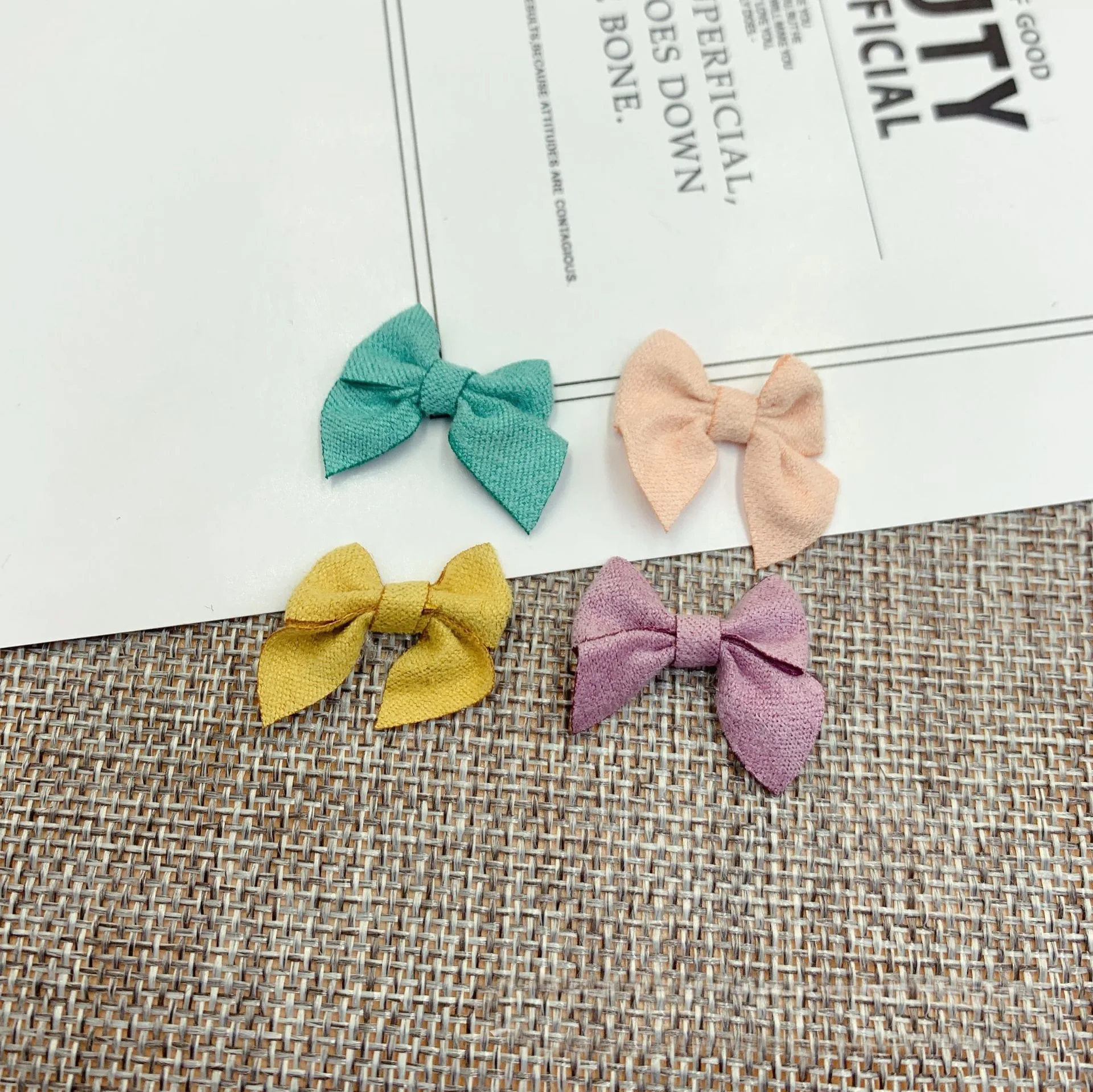 25Pcs 2,5 cm Mini Bunte Stoff Bogen Satin Band Bowknot Für DIY Mädchen Haarnadeln Kleid Verschönerung Handwerk Bekleidung Zubehör