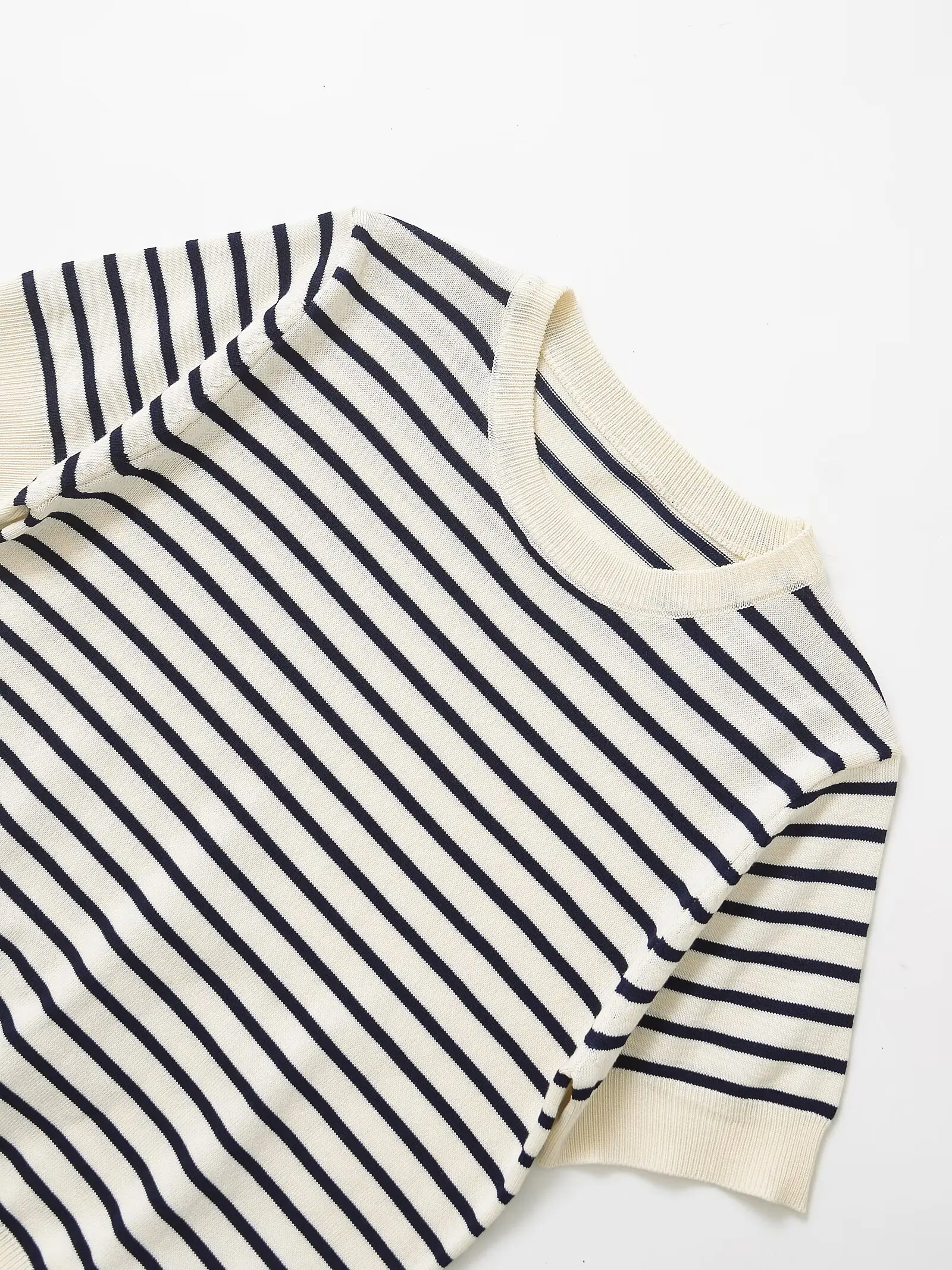 Maxdutti minimalistisch gebreid gestreept T-shirt marineblauw en wit gestreept zomershirt met ronde hals dames trui tops