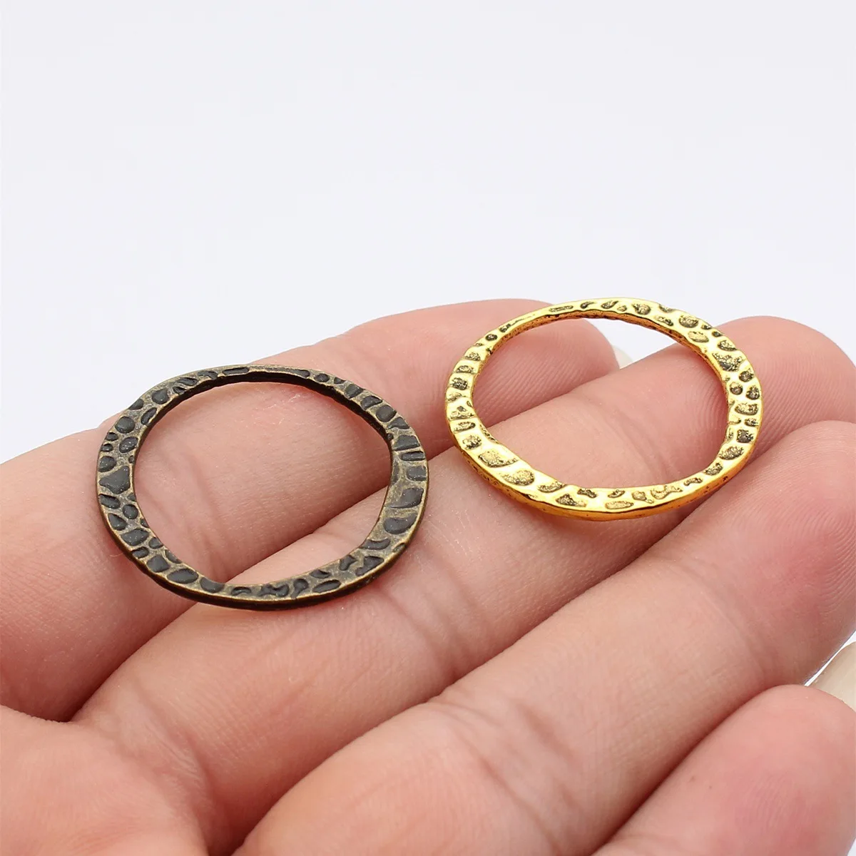 WYSIWYG 10pcs 30x28mm 2 Colors Antique Bronze Color Antique Gold Color Hammered Irregular Circular Circle Connector