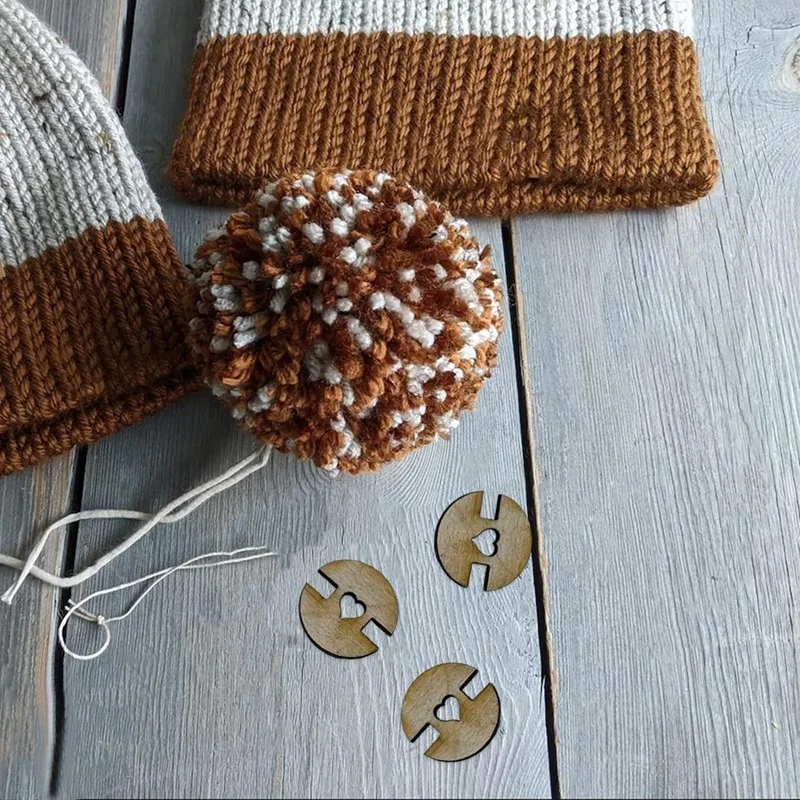 50 шт. съемные деревянные пуговицы с помпонами, держатели помпонов из искусственного меха на шапочках ручной работы, держатель помпона для шапки, вязаная шапка, прочный