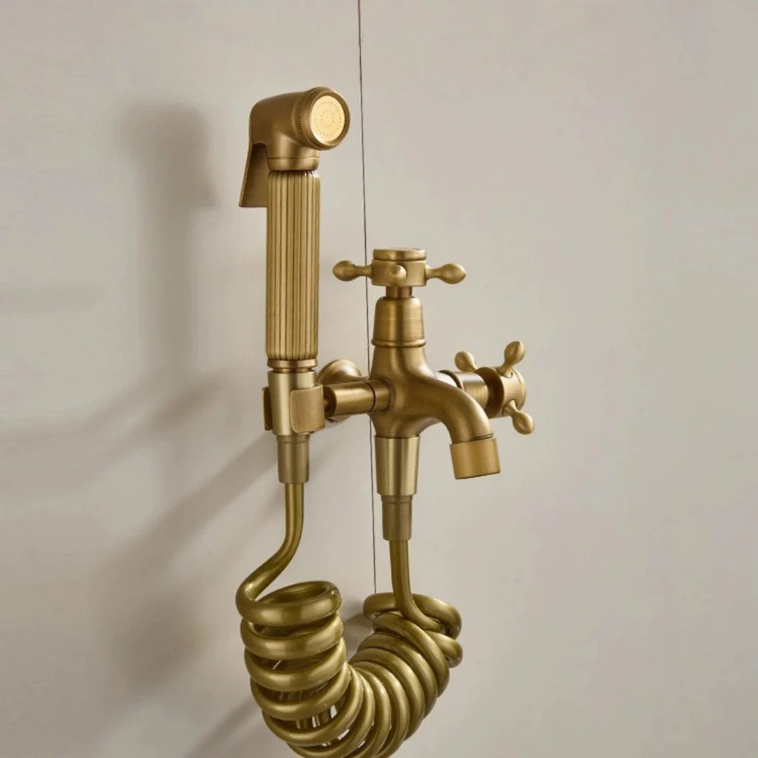 Antique Bronze Toilet Bidet Faucet Cold Water Brass Toilet Sprayer Kit Brass Hand-Held Toilet Faucet Sprayer Shower Head Carved