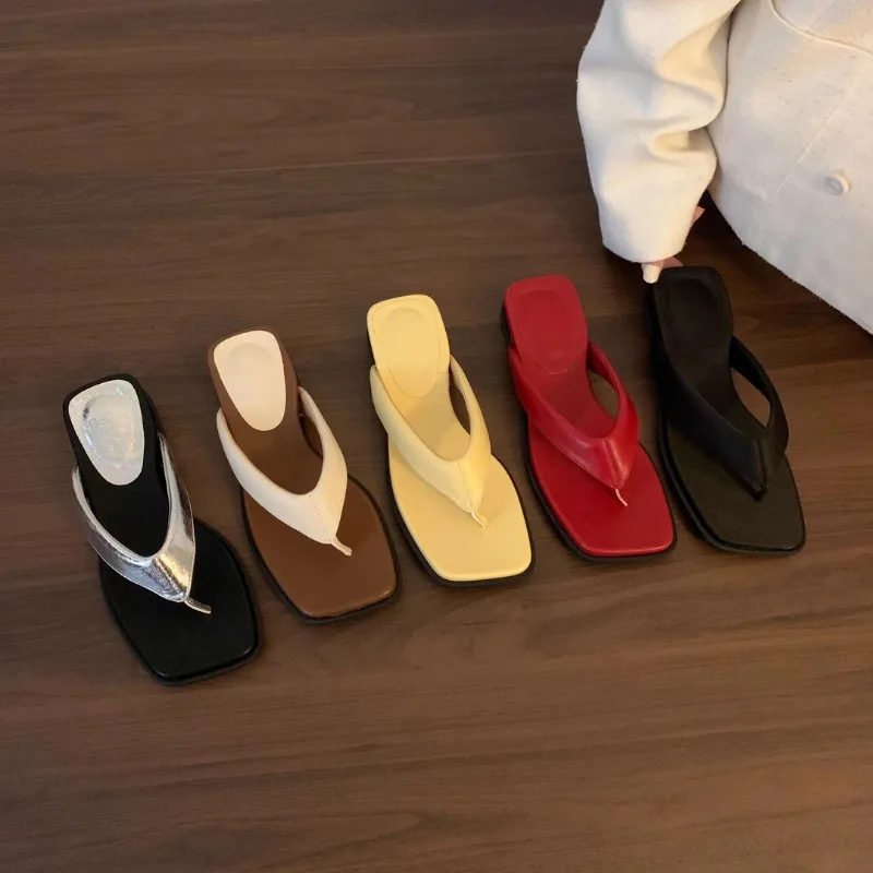 

2025 Summer New Fashion Square Head Open Toe Slippers Outdoor Walking Wear-resistant Flat Bottom Non-slip Clip Toe Slippers
