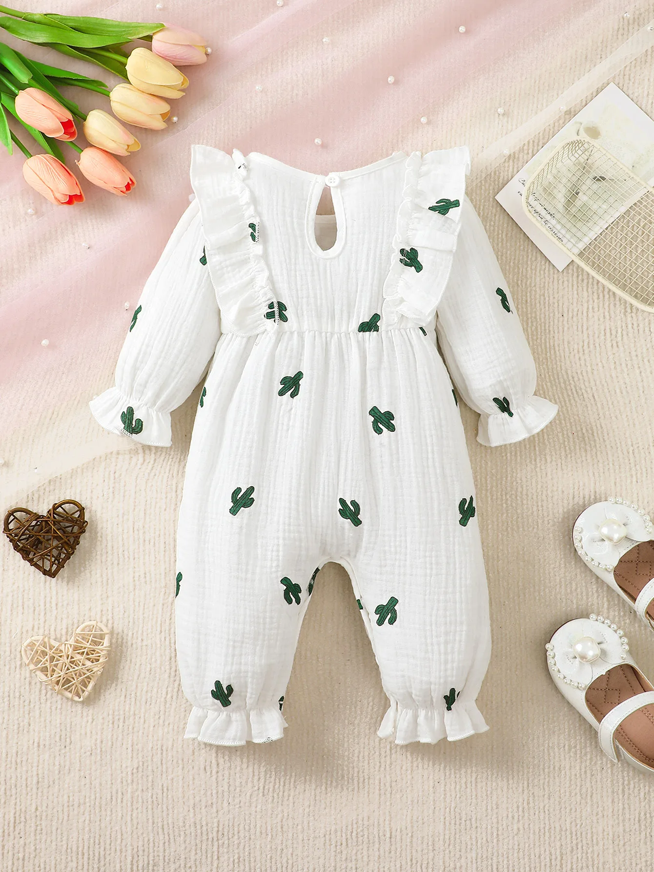 Spring and Autumn Style Cute and Sweet Baby Girl Long-Sleeve Romper with Sweet Bow Decoration on the Chest, Ruffled Sleeve Design, Newborn Girl Outdoor Crawling Outfit, Baby Girl Romper, Onesie