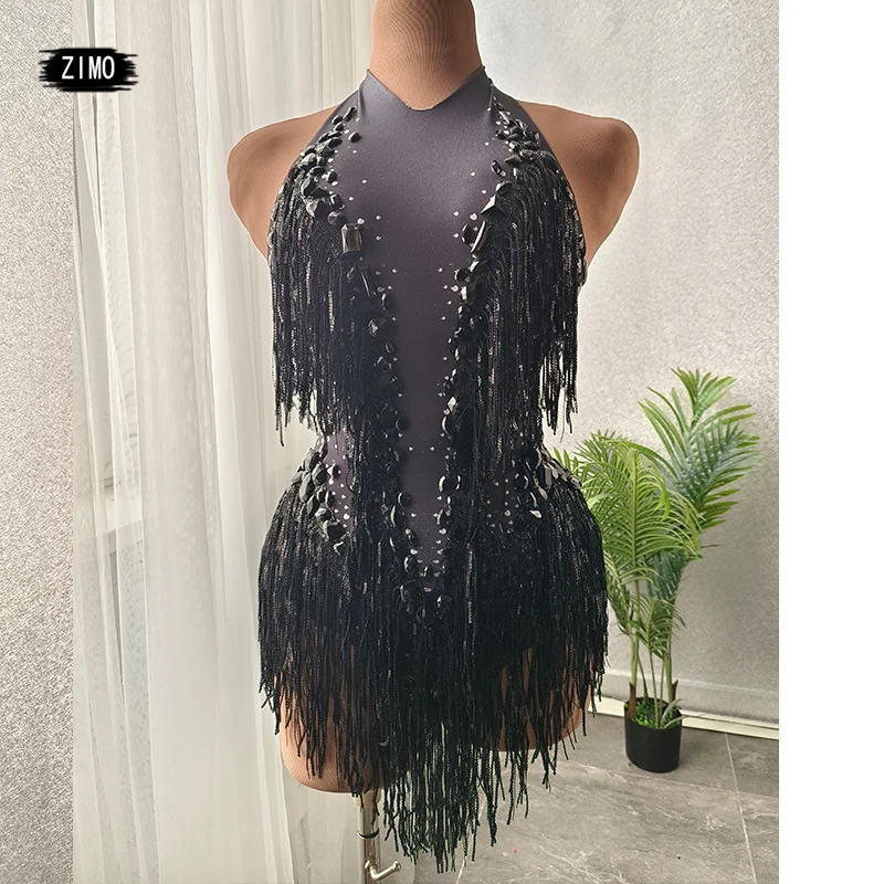 Corsetti con frange e paillettes scintillanti con strass, costumi da discoteca per feste da donna, costumi da cantante e troupe da ballo indossati sul palco