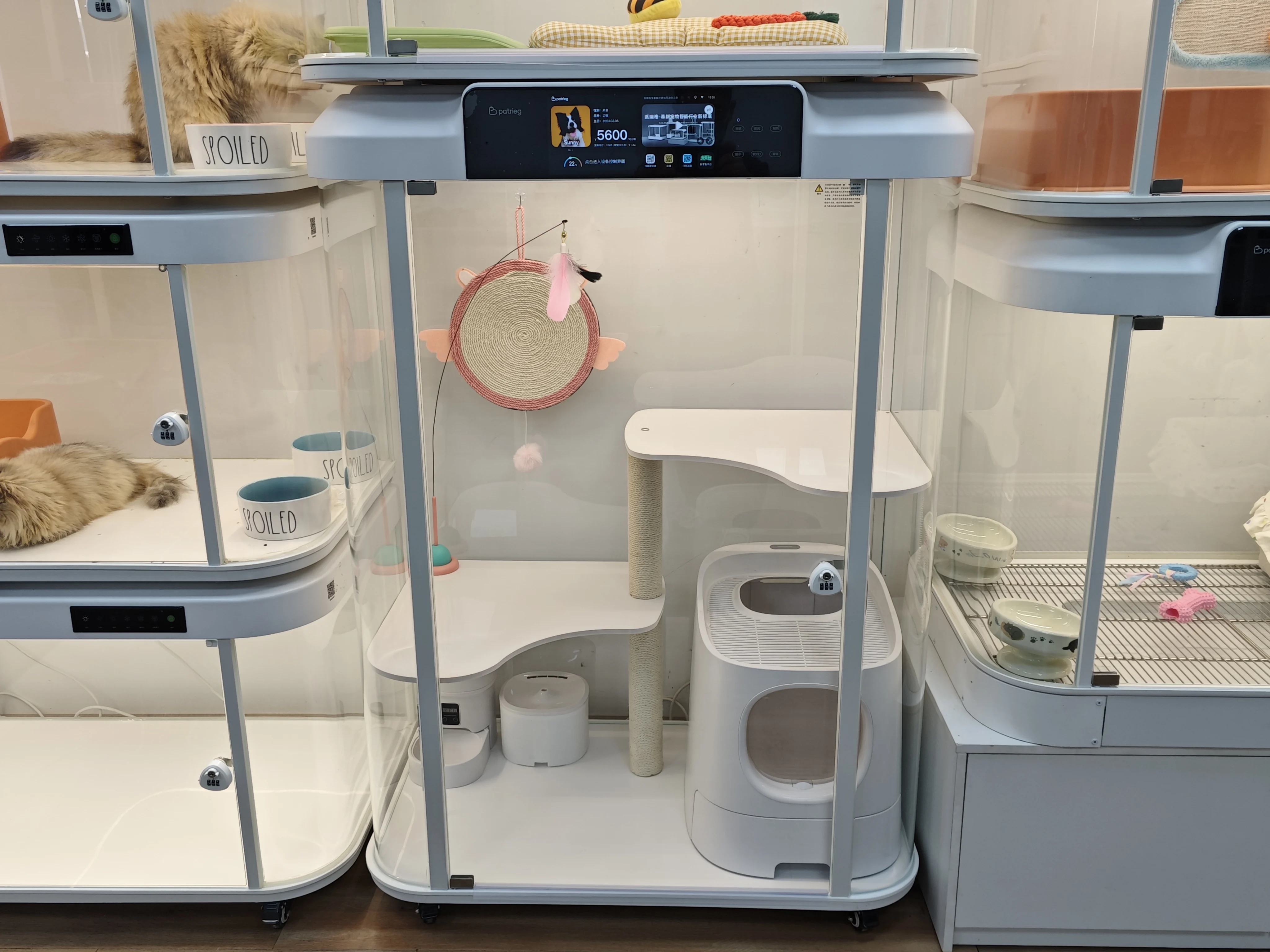Smart Metal & Glass Pet Cage with Heating Monitoring Two-Way Communication App Control Solid Design Modern/Classic Style YH01