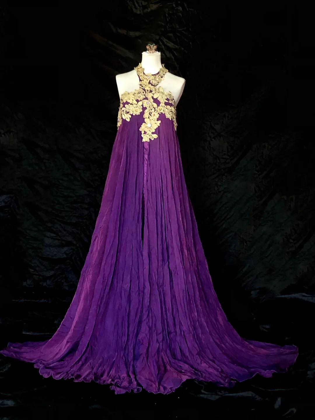 

Purple Halter Celebrity Dresses A-Line Floor Length Beading Printing Sleeveless Chiffon Zipper Wedding Party Formal Evening Gown