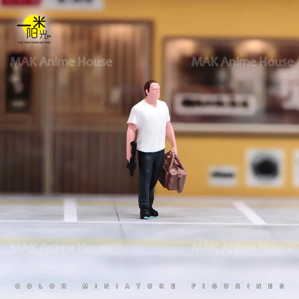 Miniatures Figures 1/87 1/64 1/43 1/24 1/18 Thief Gang Wielding Guns And Carrying Bags Male Model Creative Scene Dolls Toys