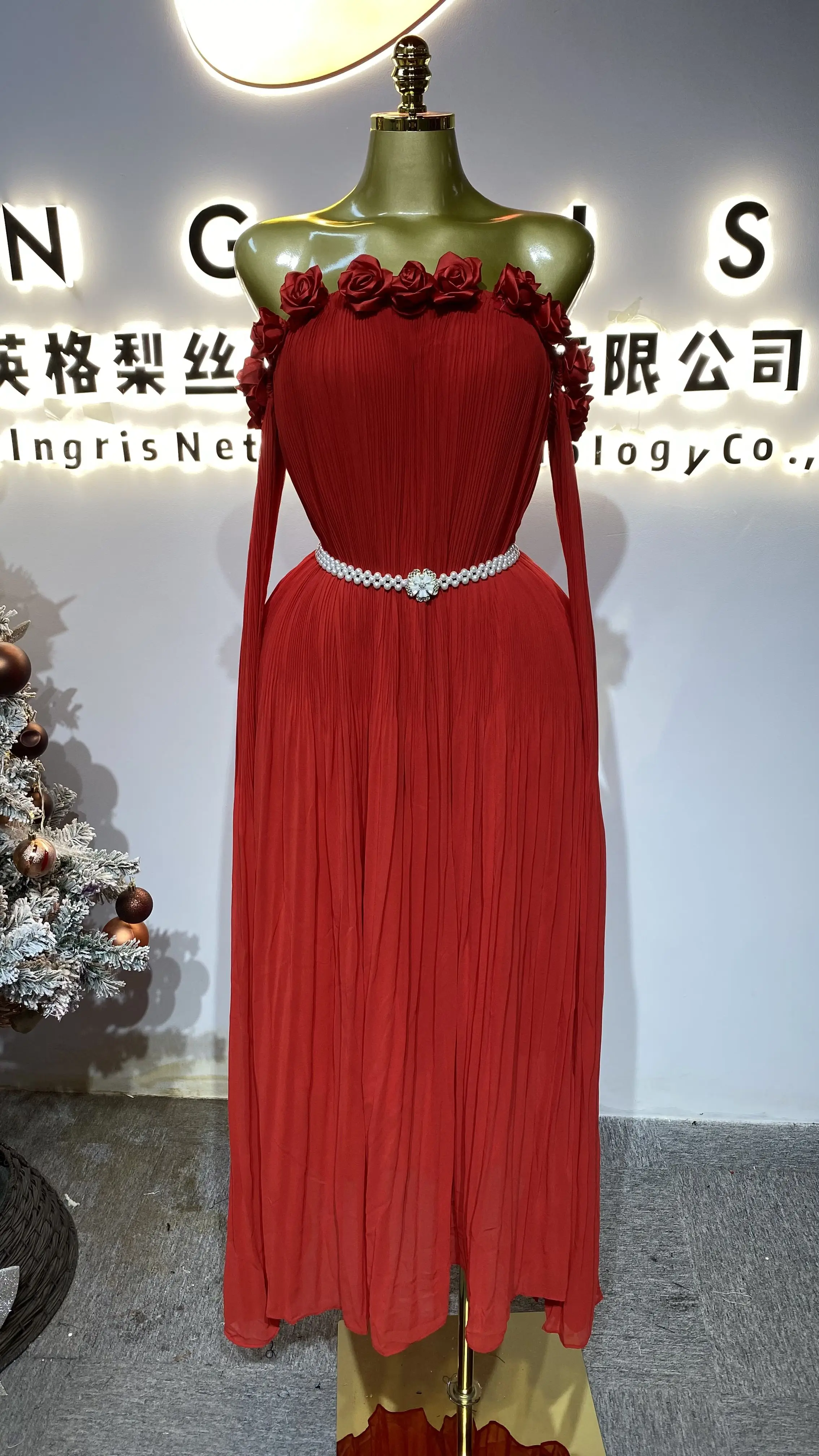 

High-quality sexy dress, fashionable strapless pleated skirt, boutique clothing wholesale.-GZXX318