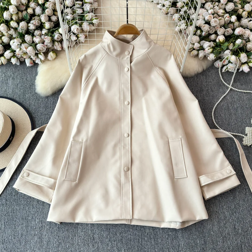 Clothland 女性スタイリッシュな PU レザージャケットルーズスタイル長袖サッシュスタンドカラー トレンチコート Mujer CB175