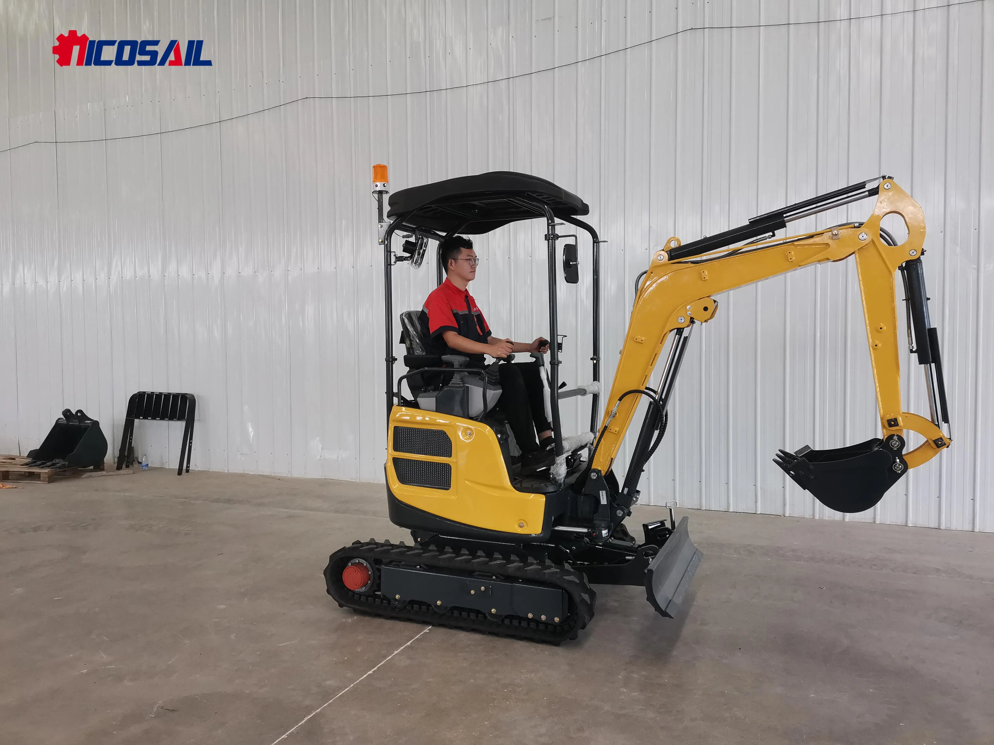 Small Mini Excavator 1.8-2 Tons Compact Garden Farm Use New Quality Hydraulic System Light Weight Excavator for Sale