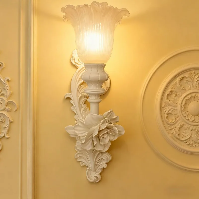 Lampu dinding Prancis, lampu dinding bunga angin krim mewah asli dengan ukiran seni untuk latar belakang koridor pintu masuk ruang tamu