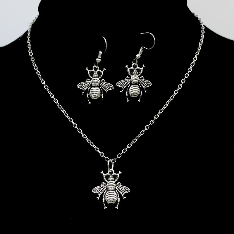 Vintage Silver Color Little Bee Pendant Chain Necklace for Women Exaggerated Clavicle Choker Neck  Jewelry Girl Gift Collar