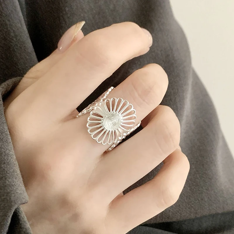 GANPUP Minimalistischer Breiter Blumenmuster Verstellbarer Fingerring für Damen, Modischer Neuer Silberfarbener Ring, Schmuckgeschenk für Party und Büro кольцо – Detail 6