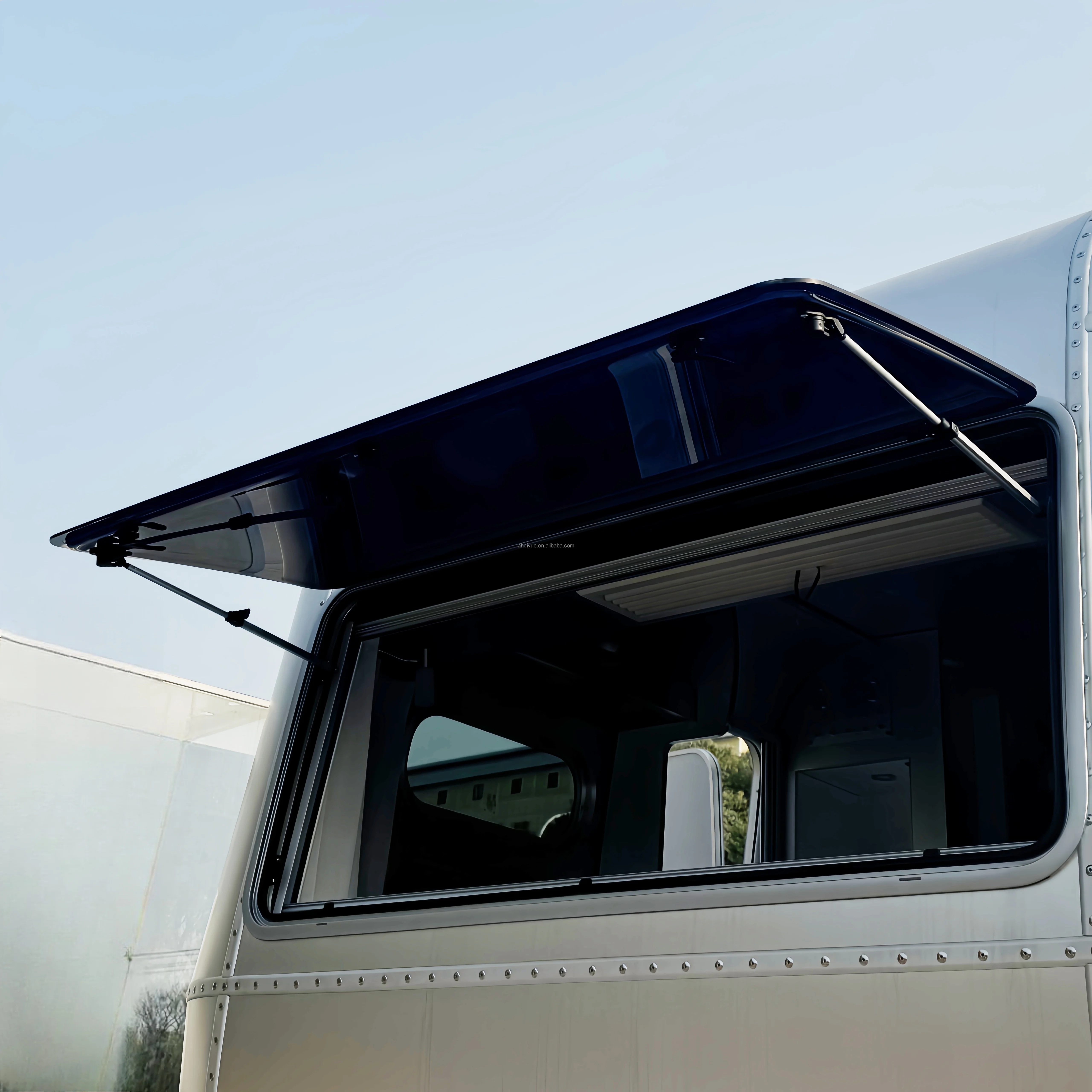 

Premium Quality Caravan Window Factory Price Dual Layer Acrylic Glass Curved Window For Wall Radiuss R5000 Camper Trailer