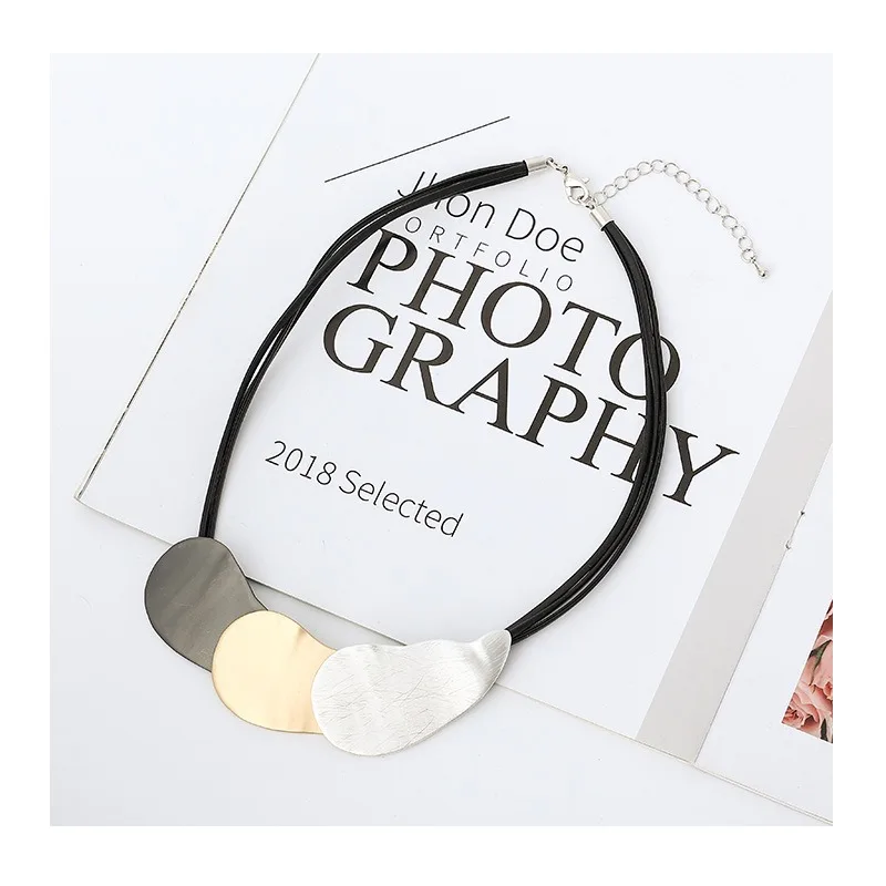 

New Metal Jewelry Women's Alloy Popular Necklace Exaggerated Necklace High-end Contrasting Color Foreign Trade Short Necklace