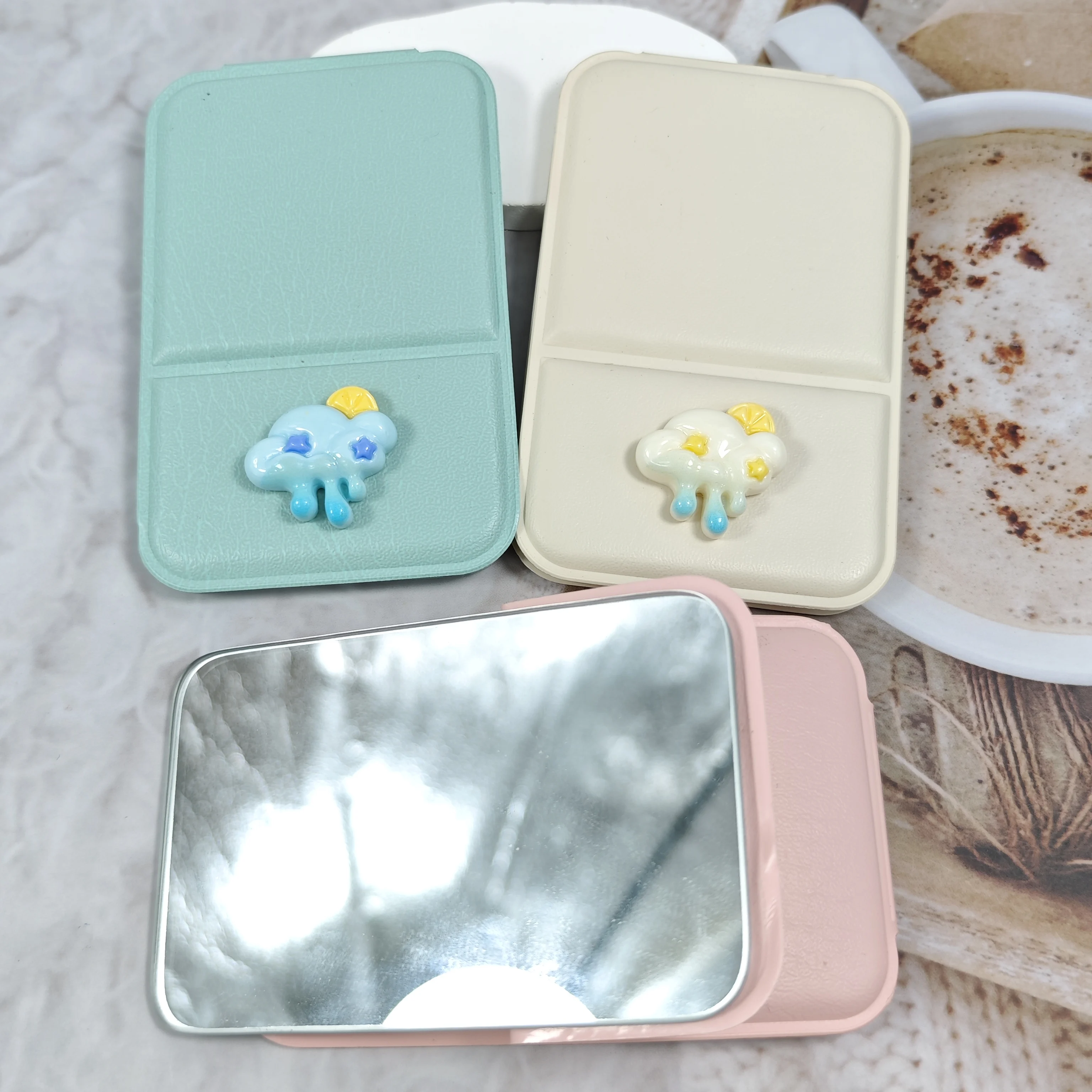 The New Color Cloud Makeup Mirror Is Portable, Foldable, Handheld, Desktop And Upright Mini Mirror
