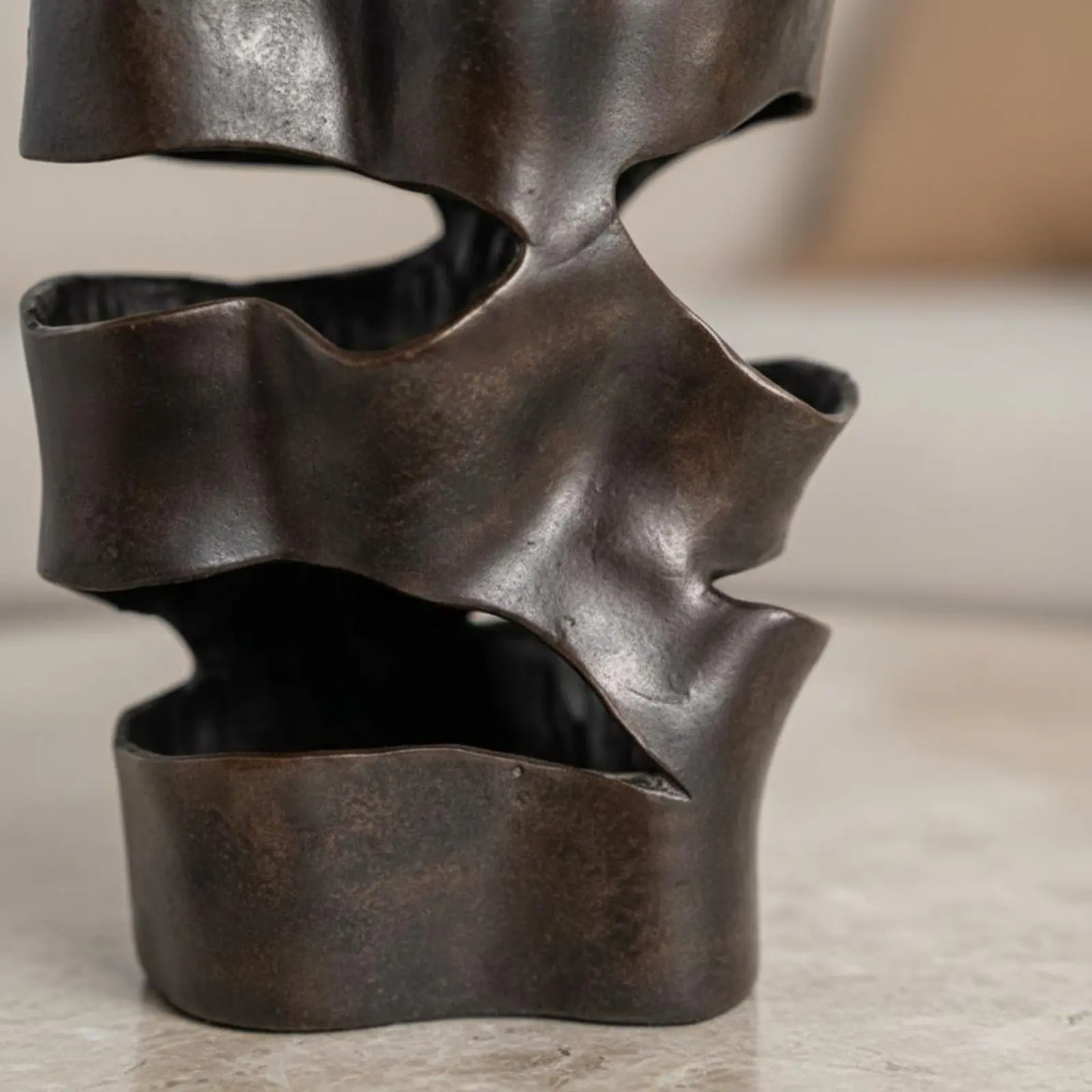 resin-sculpture-vase-luxury-look-modern-resin-vase-home-decor-for-lobby