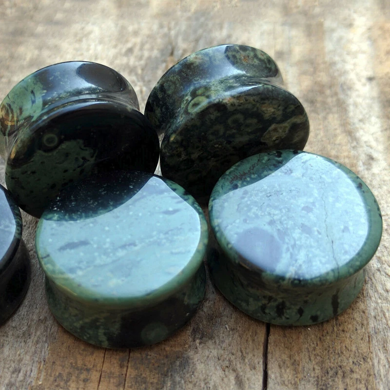 2pcs Green Eye Stone Ear Gauge Plug Ear Expander Flesh Tunnel Piercing Expander Ear Stretcher Body Piercing Jewelry 6-25mm