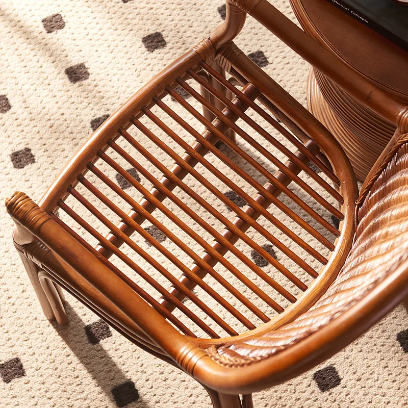 Handgewebter Rattanstuhl im Retro-Stil