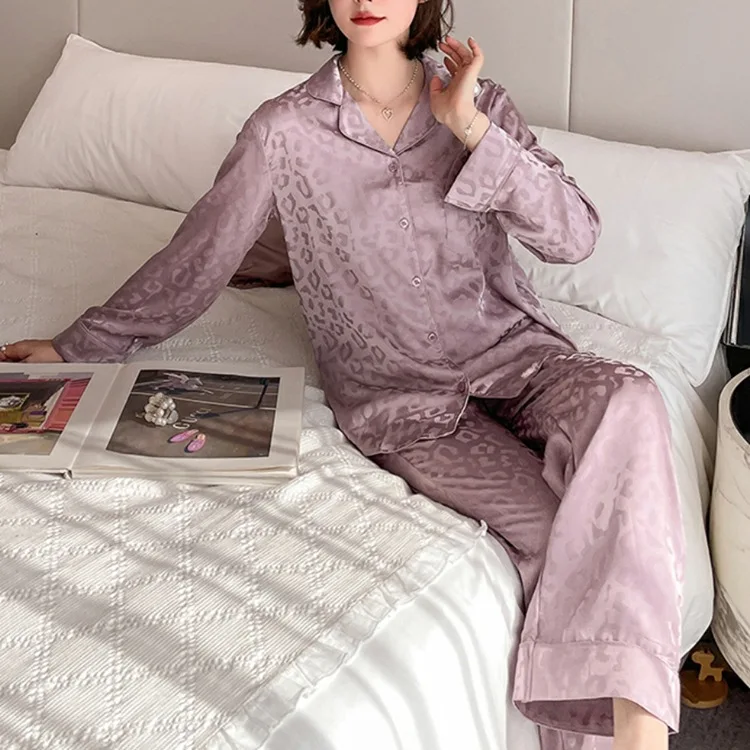 Ladies Ins Korean Version of The Net Red Simulation Silk Leopard Sexy Long-sleeved Pajamas Home Wear Ms. Cardigan Lapel Suit Ms.