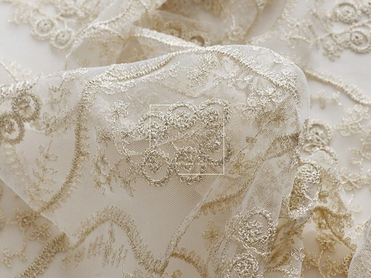 

Шелковая сетчатая ткань с вышивкой золотой нитью, мягкий блестящий цветочный материал для торжественного платья и элегантной одежды ручной работы
