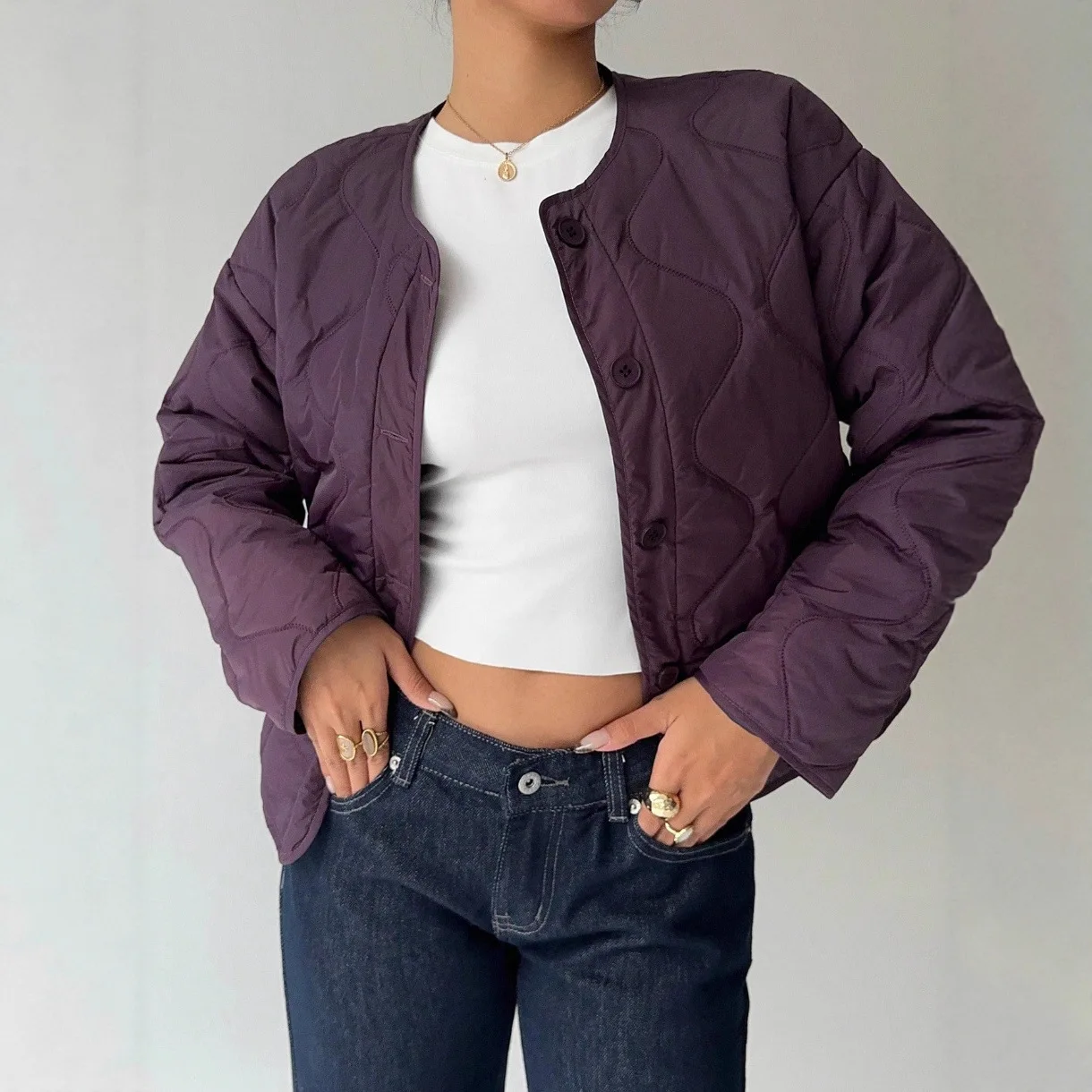 เสื้อแจ็คเก็ตผ้าฝ้ายทรงหลวมสไตล์ลำลองสำหรับผู้หญิง คอลเลคชั่นฤดูหนาว ปี 2025 คอทรงกลม แขนยาว