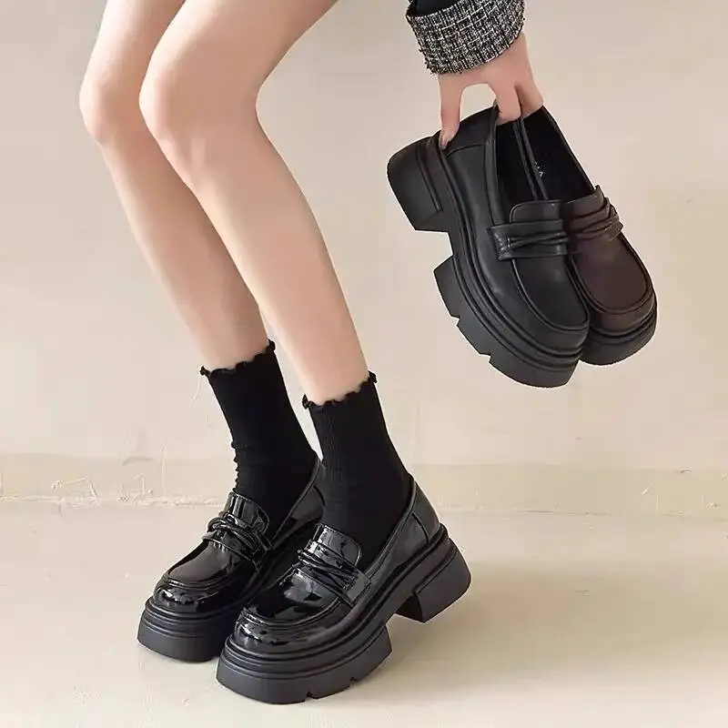 

2025 Autumn Women's British Style Black Loafers Thick Soled Chunky Heel Slip On Design Retro Leather Shoes