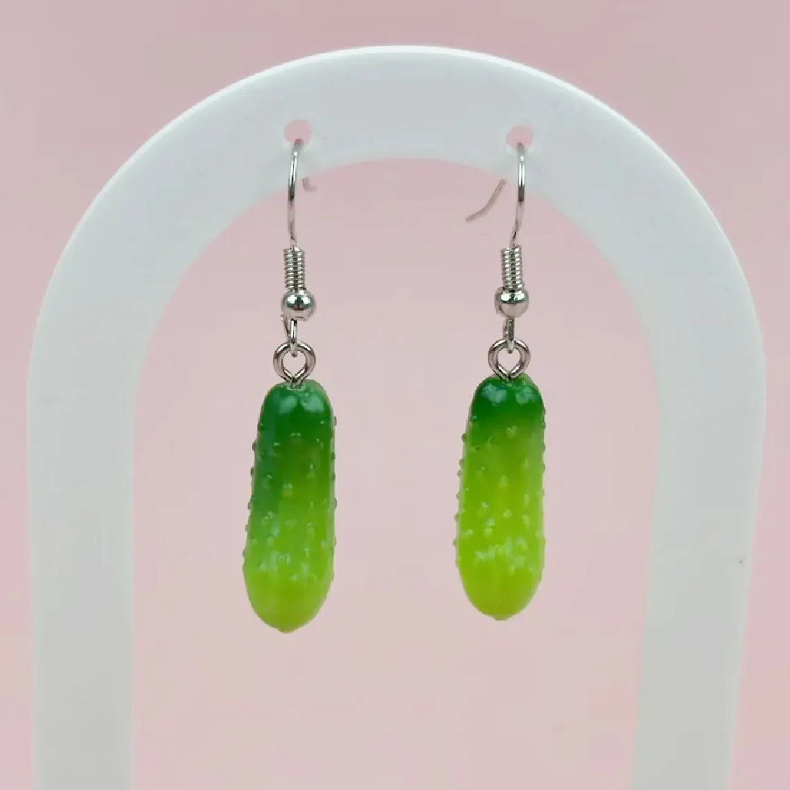 Adorables pendientes de resina de pepino, lindos pendientes colgantes inspirados en vegetales verdes, regalo de joyería ligero hecho a mano para niñas