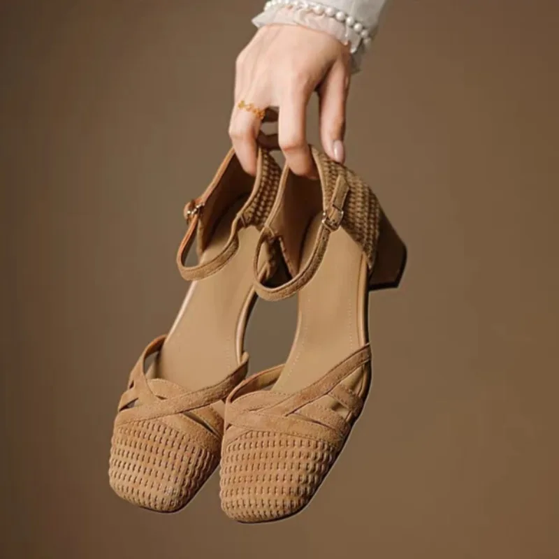 

Тканые дышащие сандалии с квадратным носком и неглубоким носком, женские летние новые французские винтажные нескользящие сандалии Baotou с одним ремешком