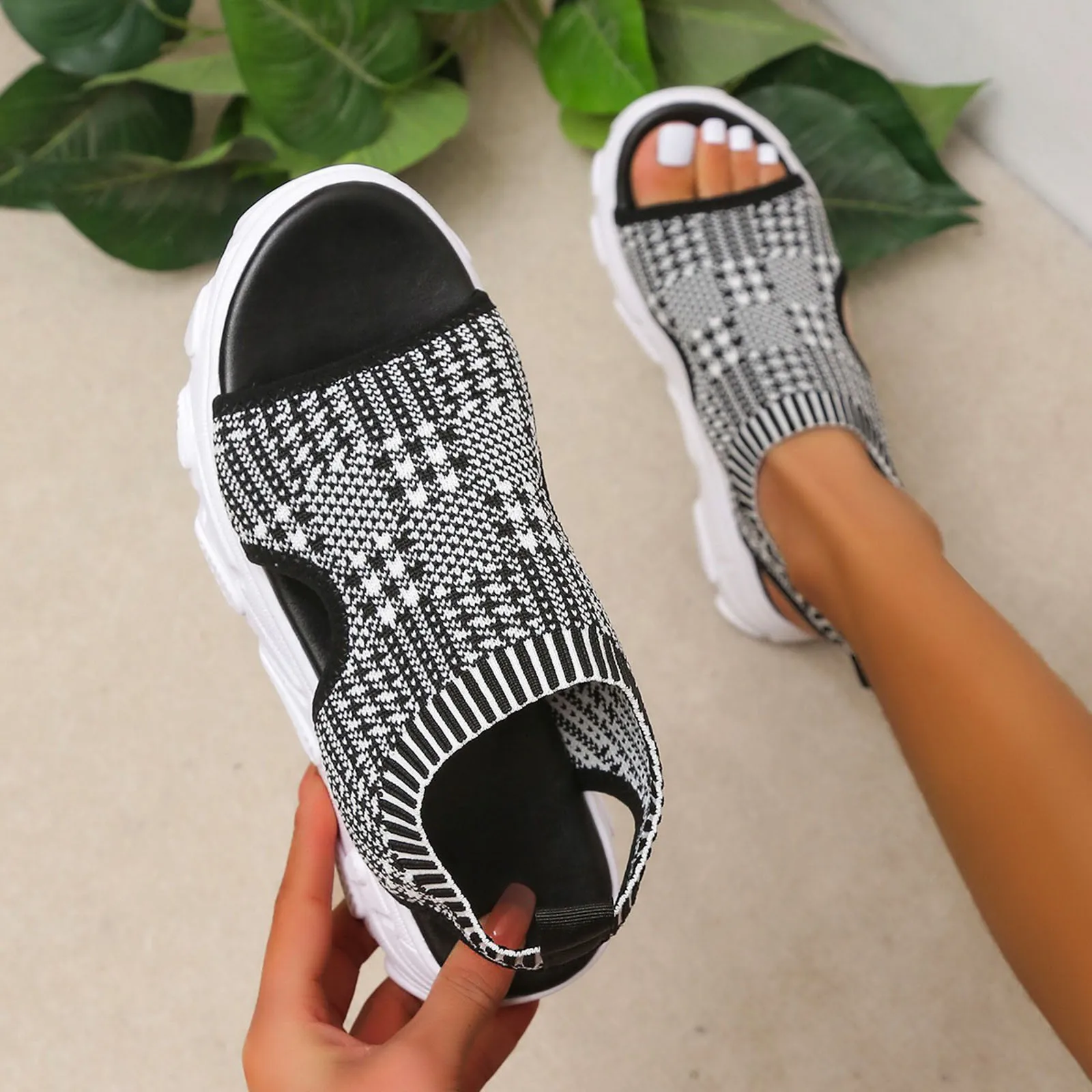 

2024 Women Sandals Fashion Summer New Mesh Breathable Open Toe Comfortable Non Slip Elastic Platform Flat Heels Ladies Sandals