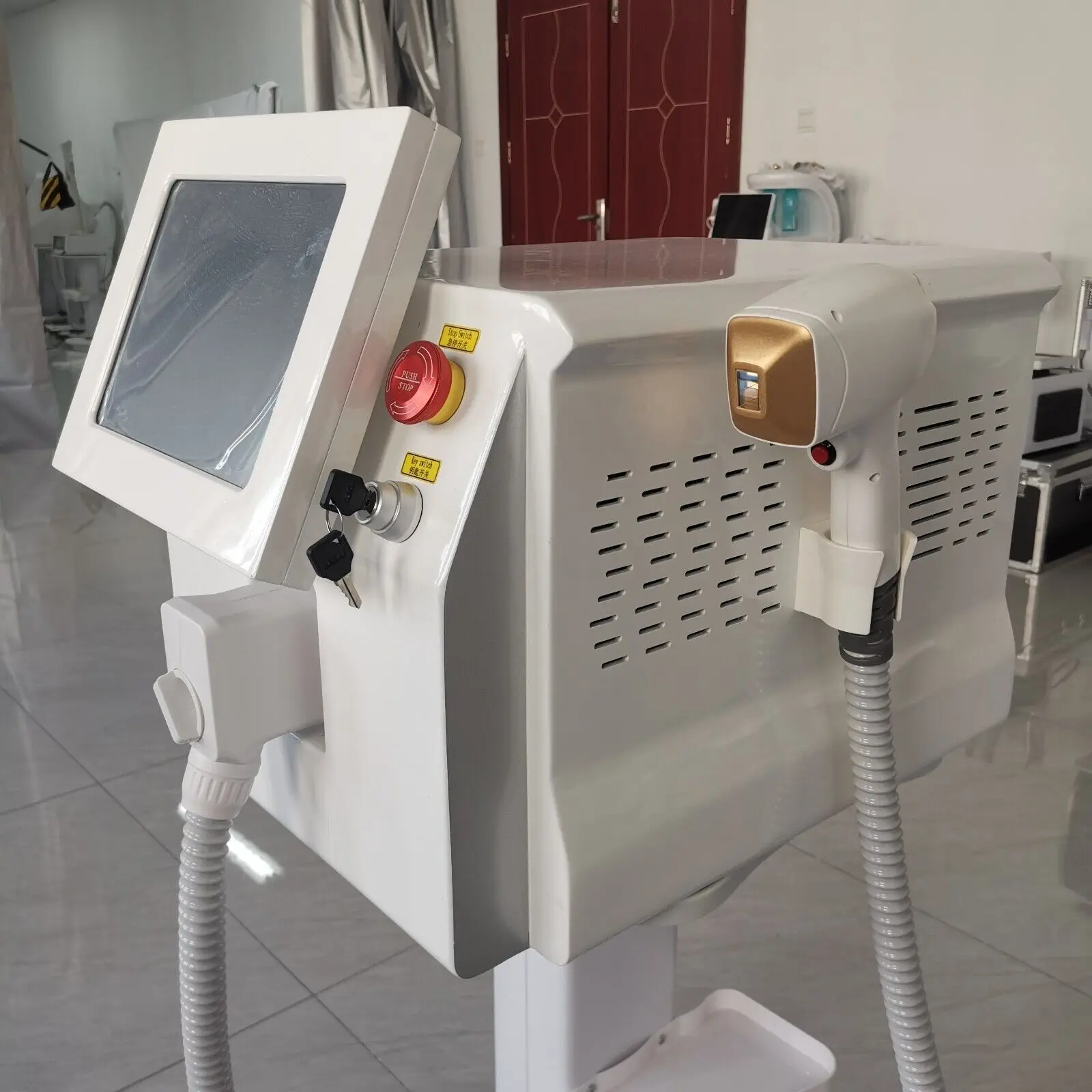 เครื่องกำจัดขนตามร่างกายด้วยเลเซอร์ไอซ์ไททาเนียมแบบมืออาชีพ2024 808แบบพกพาอุปกรณ์อเล็กซานได755 4คลื่น IPL ถาวร