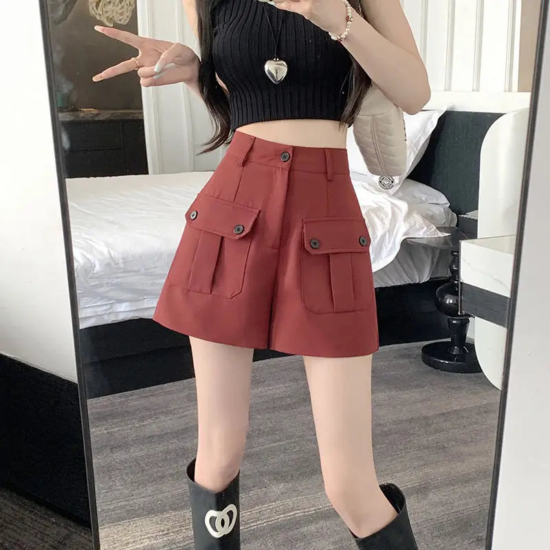 

Casual pants women's new high-waist, slim and versatile tooling in the summer of 2024 wear fashionable A-shaped wide-leg shorts.