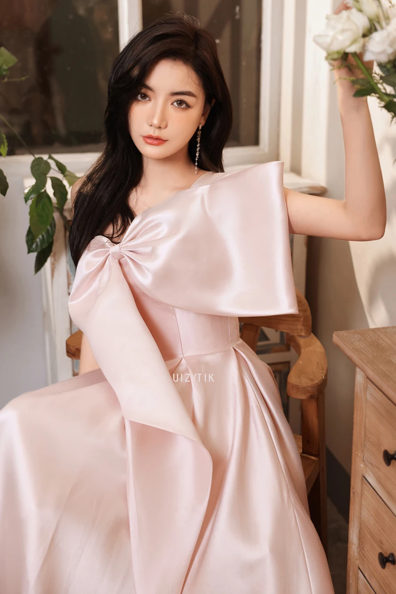 Abiti da sposa lunghi da festa con fiocco grande e monospalla Abito da sera a trapezio in raso da donna elegante rosa Abito da cerimonia formale di lusso leggero