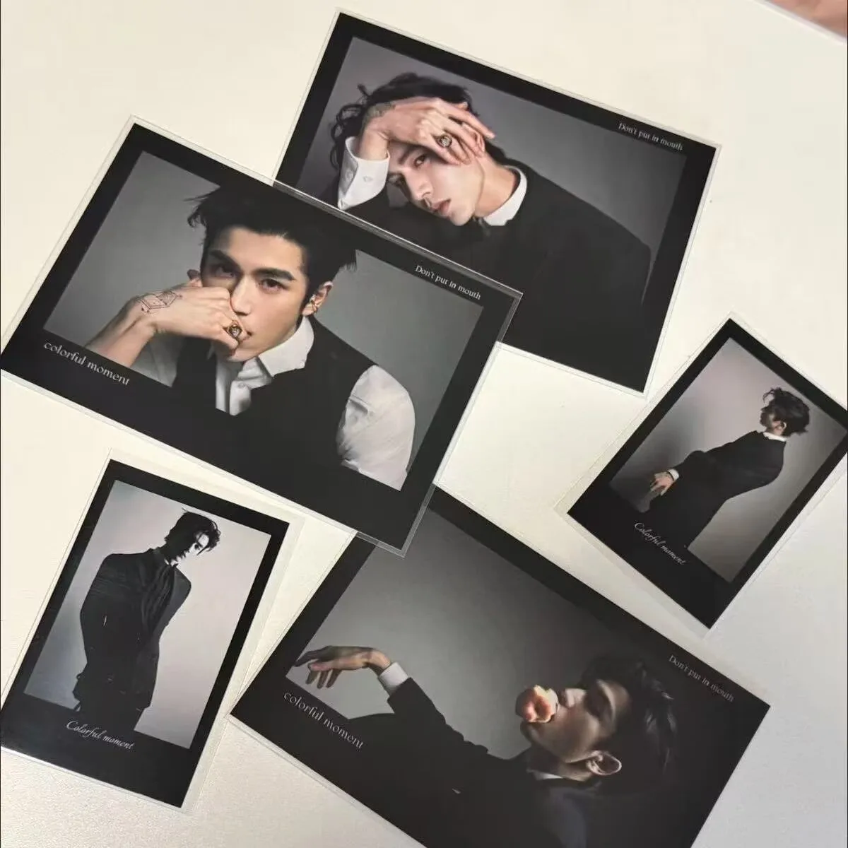 

Zhang Linghe's five-inch wide Polaroid photo with celebrity materials,support gift,high-value appearance,fan worship, small card